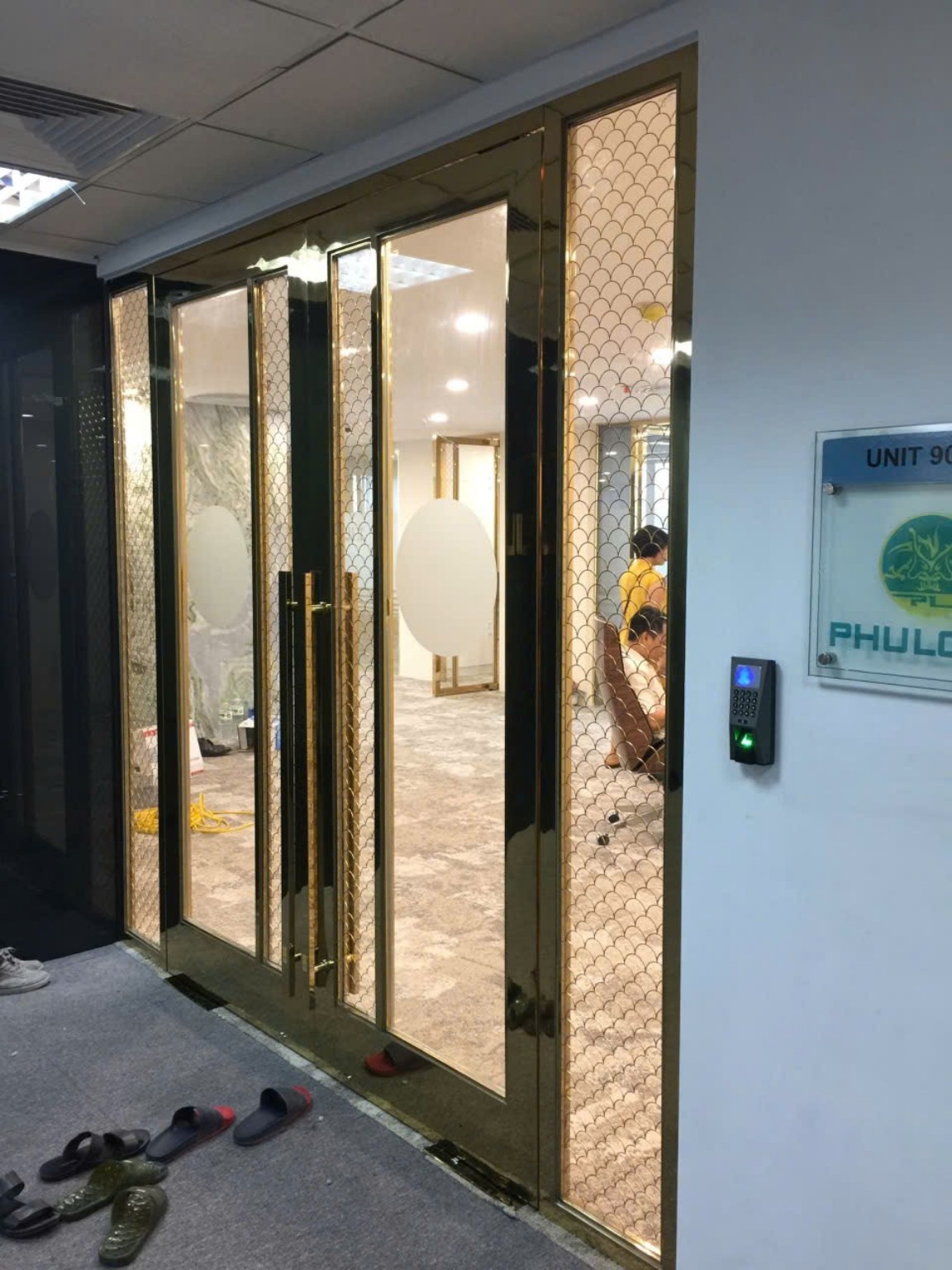 Hệ cửa inox PVD – Văn phòng Phú Long tại Pacific Place - ảnh thi công 3